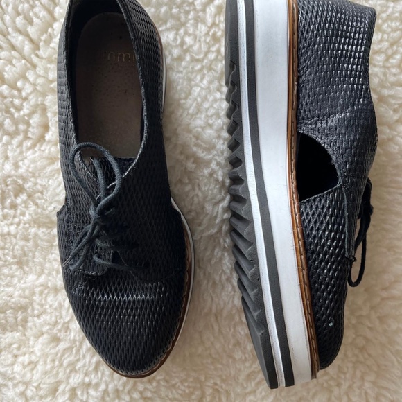 Wellfeat Black Leather Loafers Like New - Picture 1 of 5